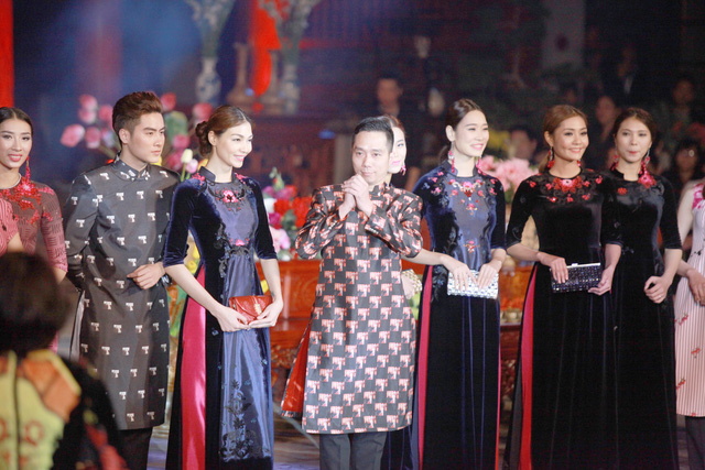 Những mẫu áo dài của NTK Đỗ Trịnh Hoài Nam khi tham dự một sự kiện lễ hội