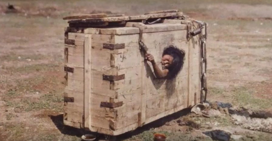 Người phụ nữ Mông Cổ này bị xử tội chết bằng cách bỏ đói, năm 1913