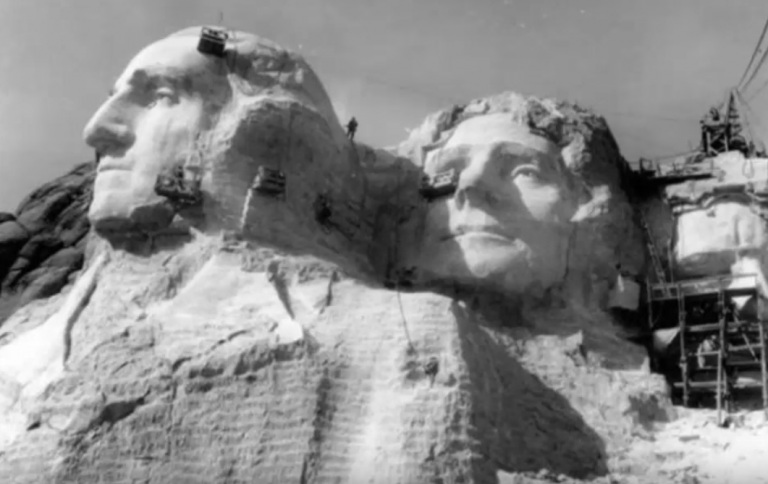 Công trình xây dựng ở dãy núi Rushmore, năm 1927