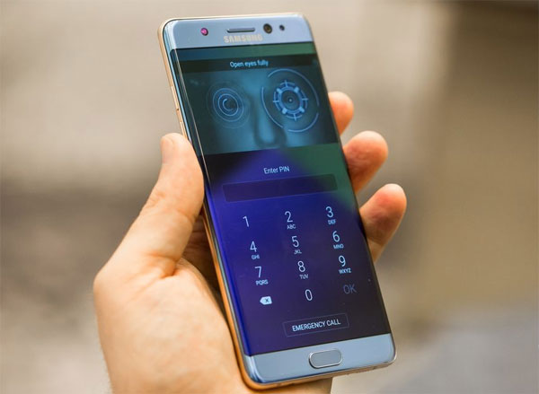 Được thiết kế với màn hình cong tràn hai viền như Galaxy S7 Edge