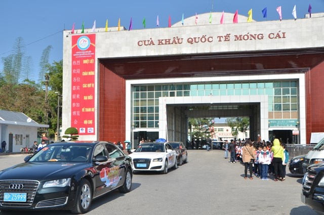 Từ ngày 1/1/2017 mở cửa khẩu Móng Cái cho du khách Trung Quốc tự lái ô tô sang Việt Nam