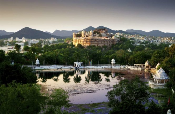 Các cung điện rực rỡ như ngọc bên hồ Pichola là điểm tham quan chính của Udaipur 