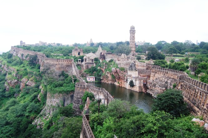 Xây dựng từ thế kỷ 15, Chittaurgarh trên núi Kumbhalgarh là pháo đài lớn nhất và cao nhất bang Rajasthan