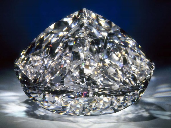 Viên kim cương trắng De Beers Centenary