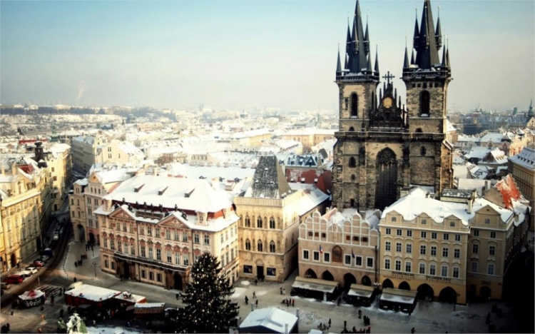Prague - thành phố phố cổ vuông mùa đông tuyết