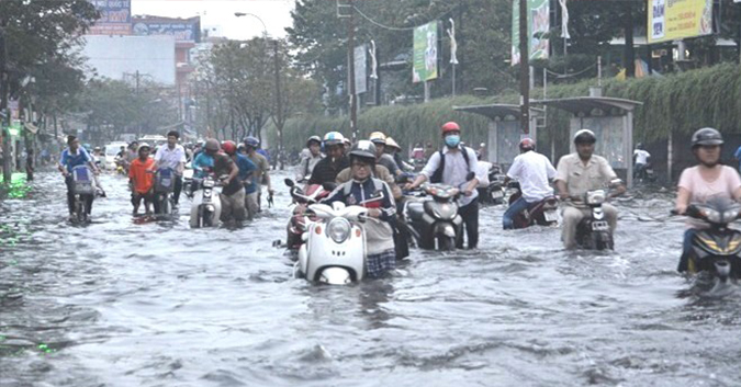 Triều cường đạt đỉnh, nhiều tuyến đường Sài Gòn ngập lụt
