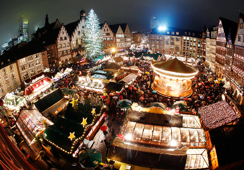 Chợ Giáng sinh truyền thống ở quảng trường Roemerberg, Frankfurt, Đức.
