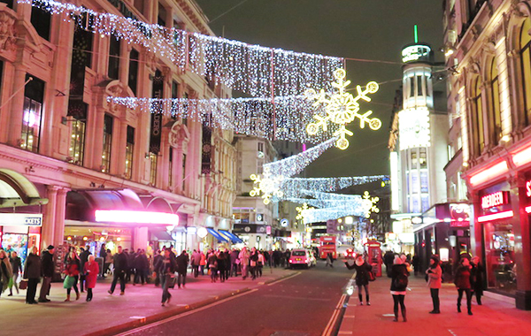 Đến London vào dịp Giáng sinhđể xem những tiết mục biểu diễn sôi động và các màn diễn kịch câm truyền thống.