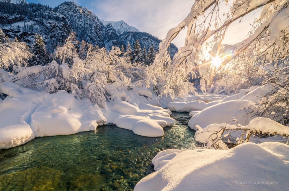 Thung lũng Val di Martello (Italy) với cảnh thiên nhiên tuyệt đẹp khi băng tuyết phủ kín cây cối.