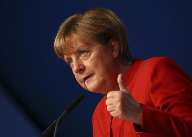 Tháng 9: Angela Merkel tái tranh cử