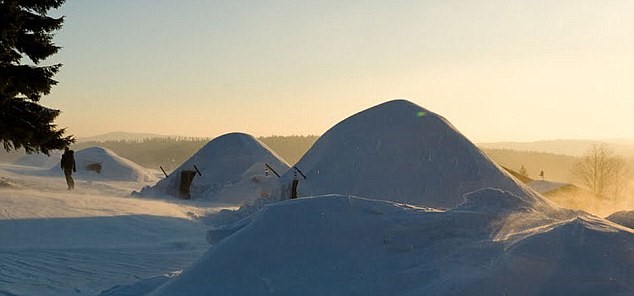 Dựng lều tuyết: Đây là trải nghiệm lý tưởng ở Bavaria (Đức). Một đêm ở lều tuyết dành cho 2 người có giá 225 bảng Anh một người, bao gồm ăn tối, tour đi rừng và hướng dẫn dựng lều tuyết. 