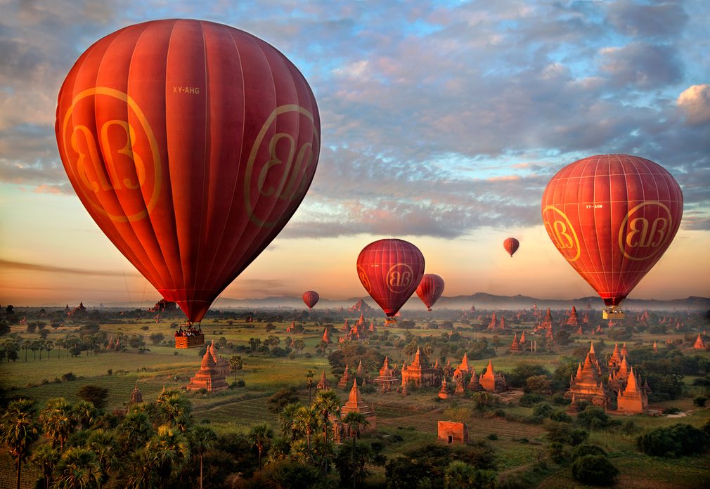 Tháng 6: Giải thưởng thuộc về tác giả Alastair Swan với bức ảnh chụp các khinh khí cầu bay trên bầu trời Bagan, Myanmar
