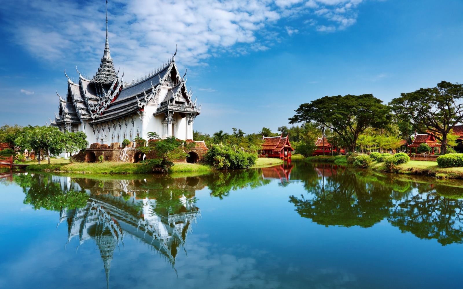 Thái Lan tỏa sáng với những ngôi đền rực rỡ nguy nga
