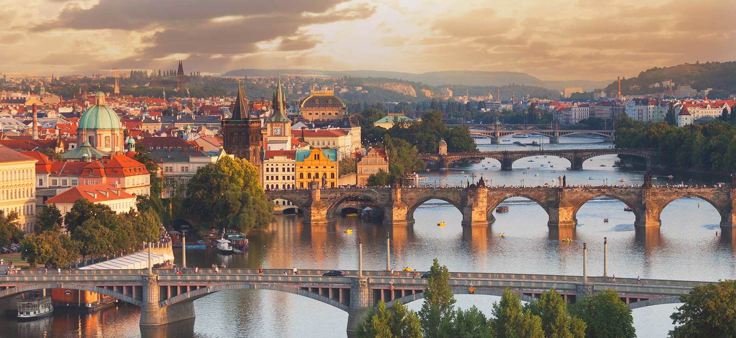 Là Thủ đô của của Cộng hòa Czech. Trung tâm lịch sử của Praha được UNESCO công nhận là một trong 12 di sản thế giới. Nó cũng là một trong những thành phố giàu có nhất châu Âu.