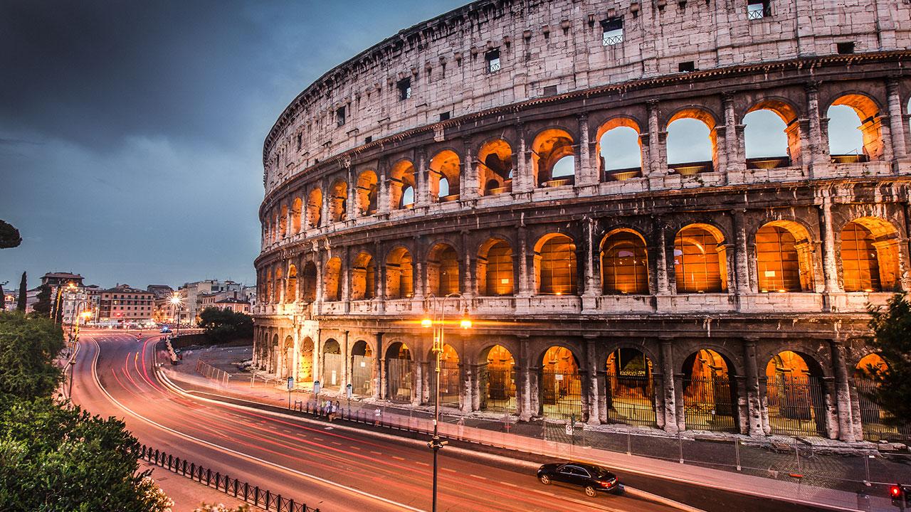 Là Thủ đô và là thành phố đông dân nhất Italia. Rome trải dài hơn 2.500 năm lịch sử. Đây từng là Thủ đô của Vương quốc La Mã, Cộng hòa La Mã và Đế quốc La Mã. Thành phố này thường xuyên góp mặt trong top 15 thành phố có nhiều du khách viếng thăm nhất thế giới. 