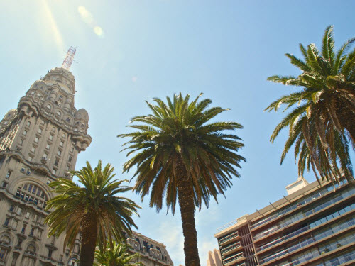 Thành phố Montevideo được coi là một trung tâm văn hóa với nhiều hoạt động âm nhạc và nghệ thuật