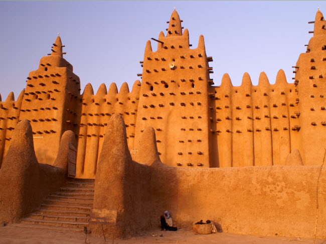 Được xây dựng chủ yếu từ bùn, nhà thờ Timbuktu có niên đại từ thế kỷ thứ 14 và được UNESCO công nhận là di sản thế giới. Nhưng lượng mưa giảm và nhiệt độ tăng có thể khiến công trình bị phá hủy.