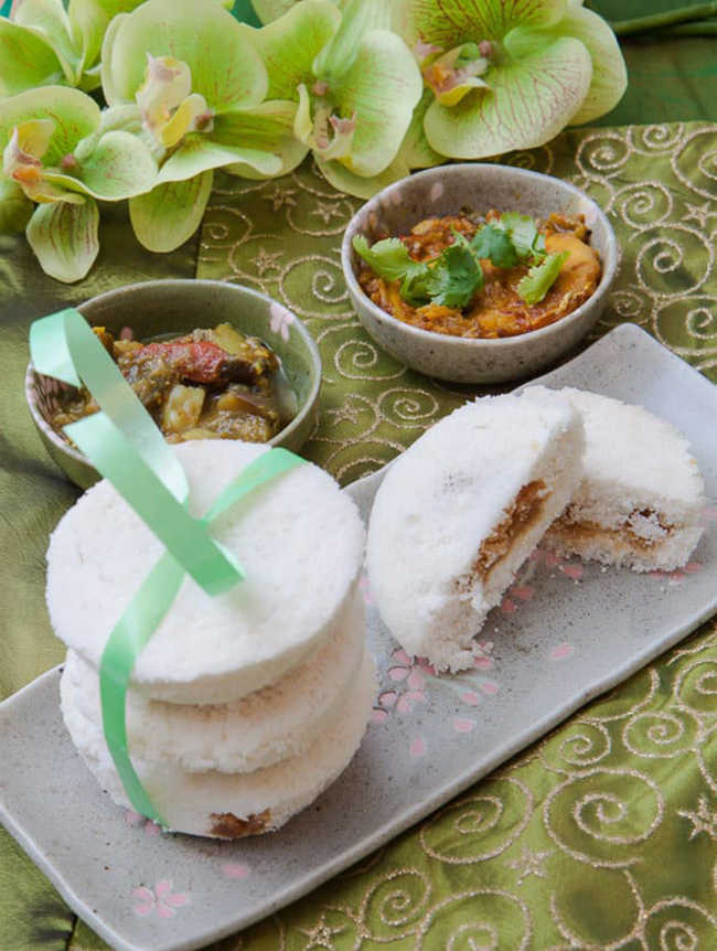 Bánh gạo (Bengal) Những chiếc bánh ngọt ngào này được làm bởi gạo và mật đường, với nhân là trái cây hay quả hạch, và có thể hấp, chiên hay nướng đều được.