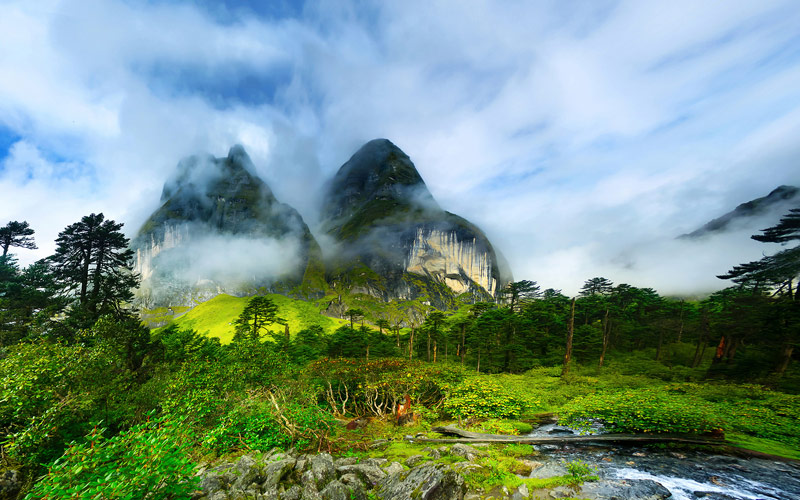Thung lũng Barun với nhiều phong cảnh đẹp như thác nước, hẻm núi sâu và rừng xanh ngắt