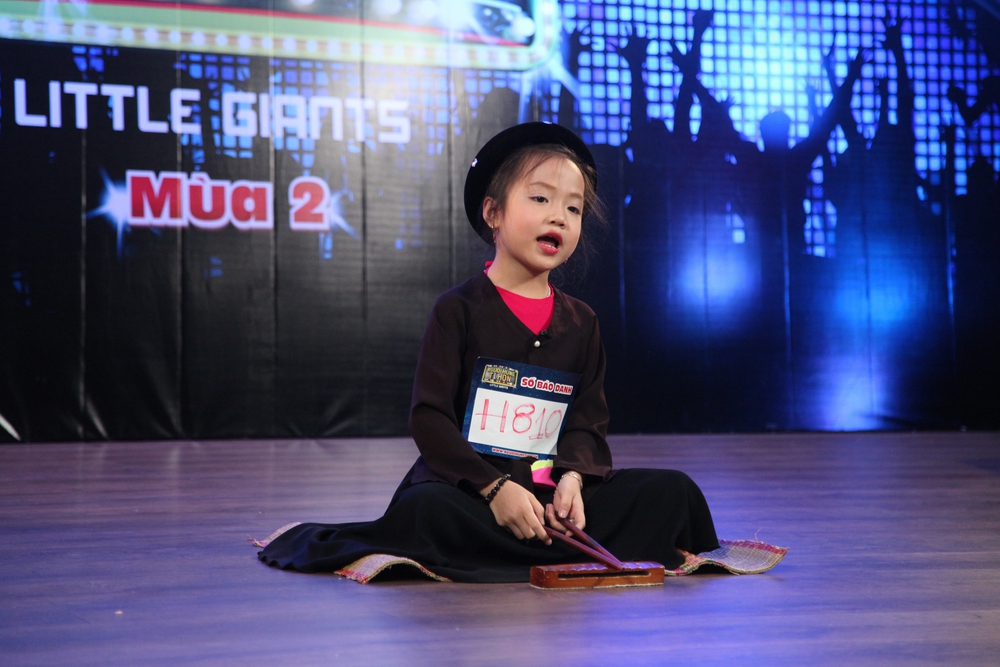  Tài năng hát nhạc dân tộc 7 tuổi - Kỷ lục gia Đặng Tú Thanh