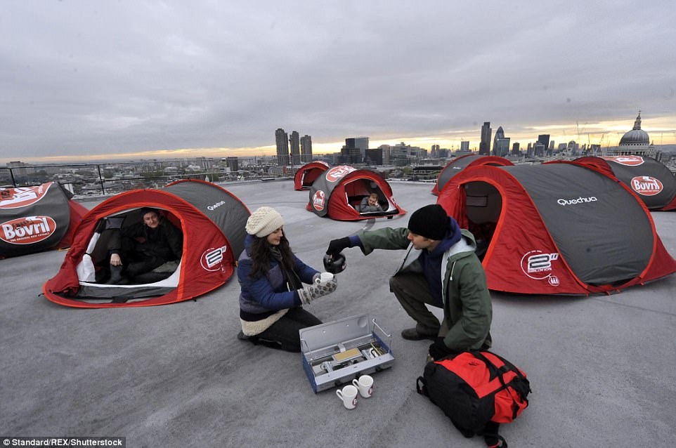 Năm 2009, một hãng đồ uống đã thành lập khu cắm trại đầu tiên của Anh trên một tòa nhà cao tầng trung tâm London. Tại đây các du khách được ngắm mặt trời mọc trong thành phố độ cao 70 m. Ảnh: Shuterstock.