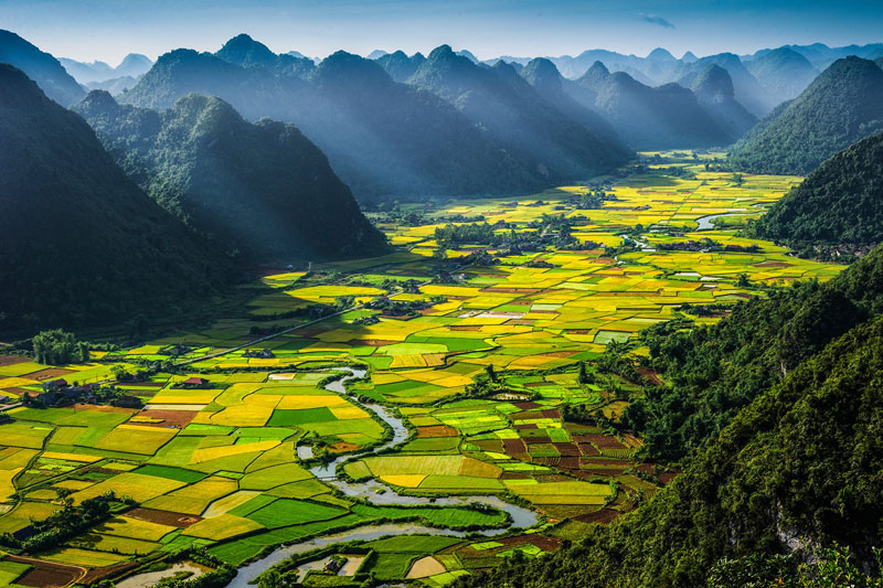 Việt Nam lọt Top 10 điểm đến đẹp và chi phí du lịch rẻ nhất năm 2017