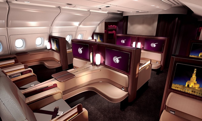 Không giống các hãng hàng không Trung Đông như Emirates, Ethiad, các ghế ngồi hoàn toàn độc lập, Qatar Airways cung cấp cả ghế đôi đặt ở giữa. Tuy nhiên, nếu đi một mình, bạn vẫn có không gian riêng tư với vách ngăn.