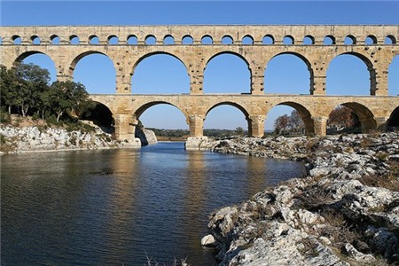 Cây cầu 3 tầng Pont Du Gard, miền Nam nước Pháp