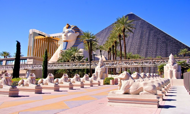 Khách sạn Luxor ở Las Vegas, Mỹ