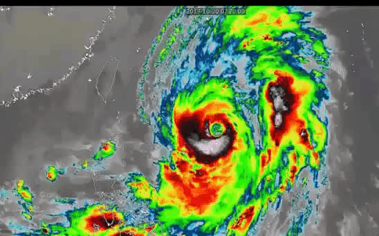 Siêu bão Lan có mắt bão hơn 80 km