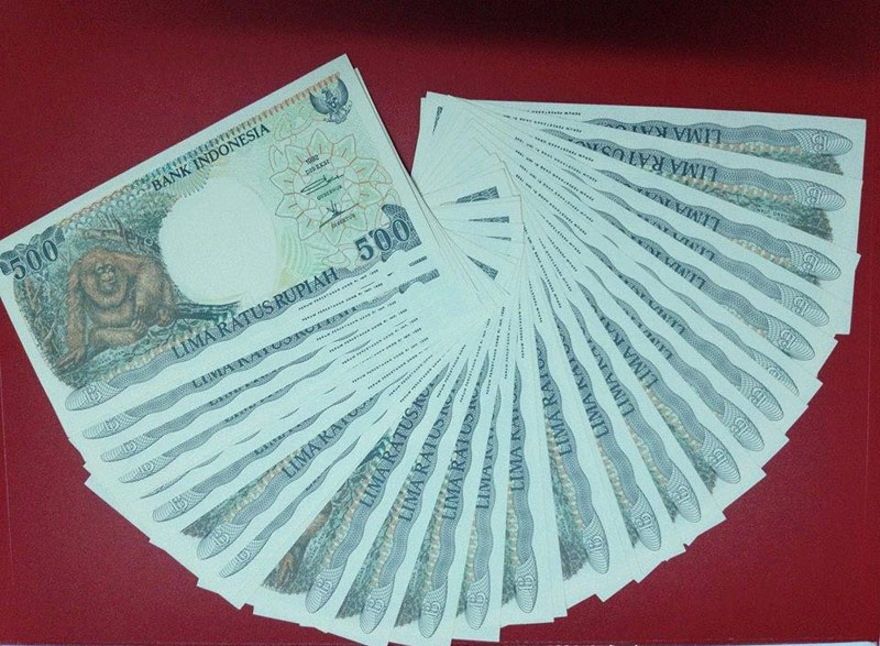Tiền Indonesia được bán với giá mềm
