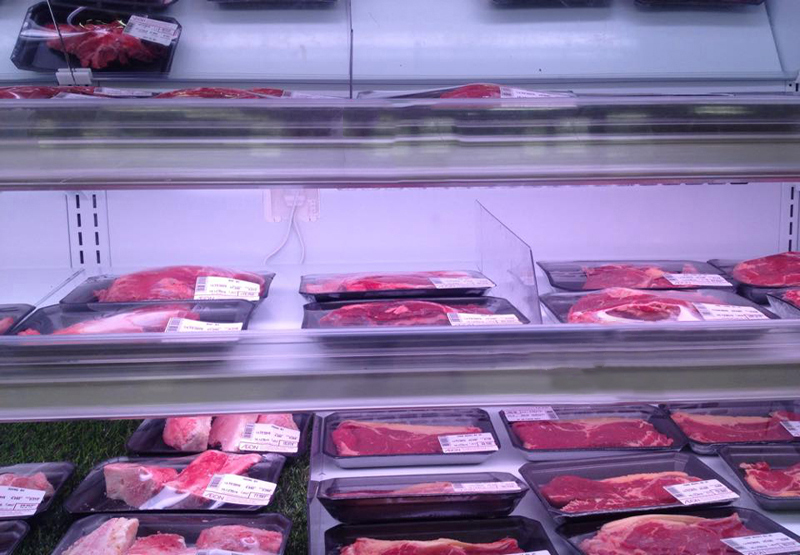 Thịt trâu nhập khẩu được bày bán trong các siêu thị
