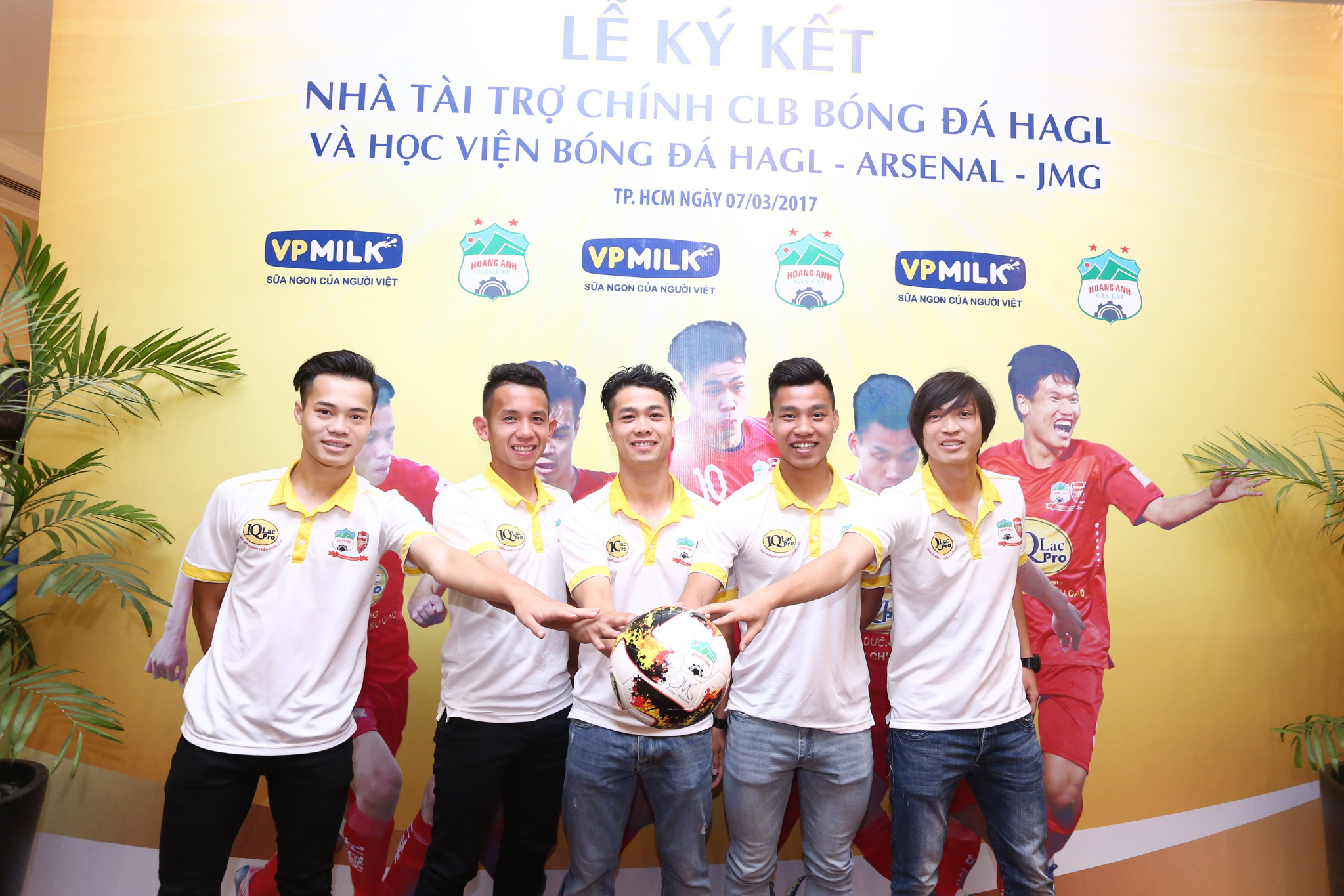 tài năng bóng đá trẻ Việt Nam và tạo điều kiện cho các cầu thủ được cọ sát và học hỏi kinh nghiệm, VPMilk cùng Câu lạc bộ Hoàng Anh Gia Lai không ngừng tìm kiếm nhiều cơ hội tập huấn, thi đấu ở nước ngoài cho câu lạc bộ