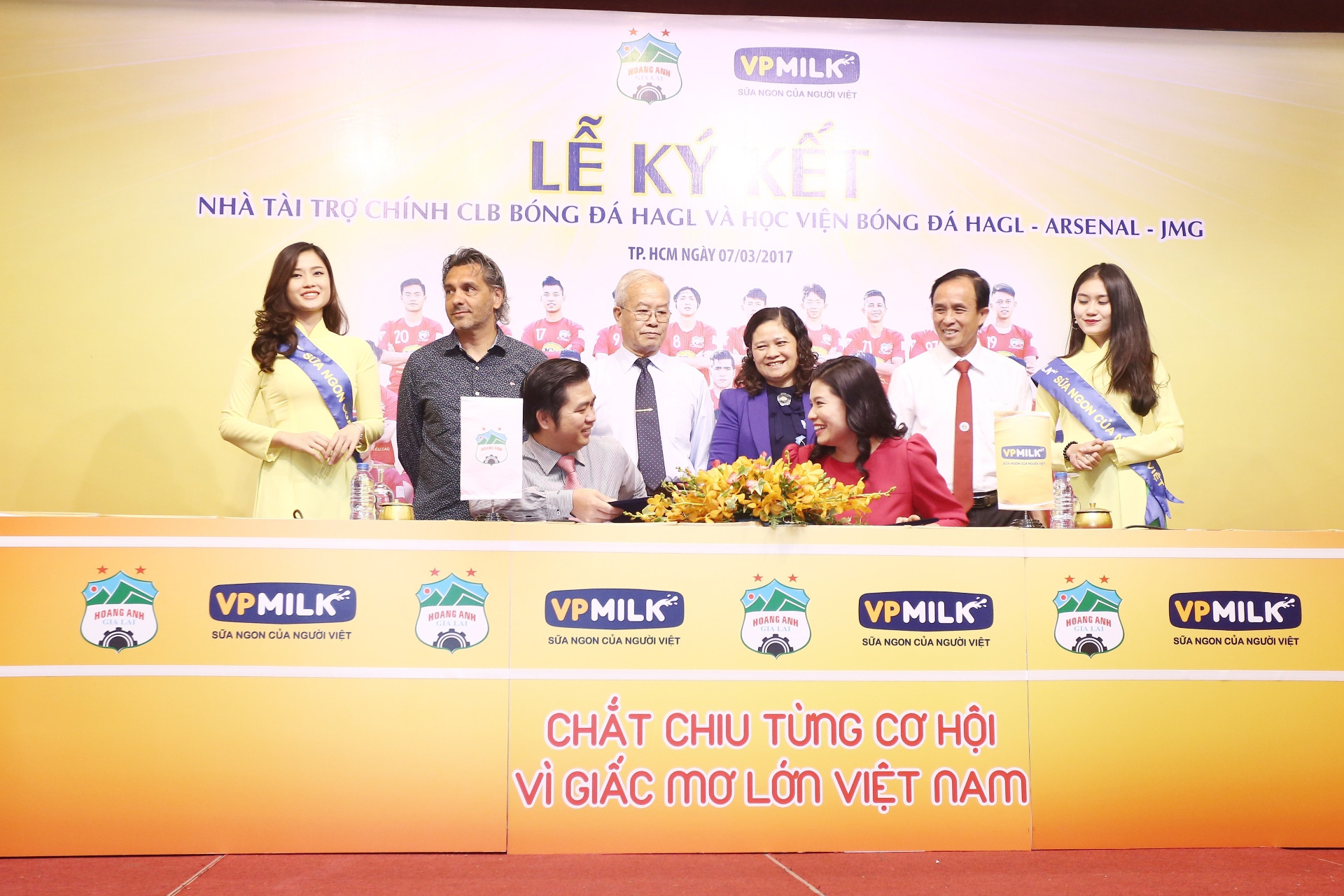 VPMilk sẽ đồng hành cùng HAGL trong các hoạt động như: Đào tạo tài năng bóng đá trẻ Việt Nam, chăm lo các cầu thủ và học viên điều kiện sinh hoạt, tập luyện, chế độ dinh dưỡng tốt nhất
