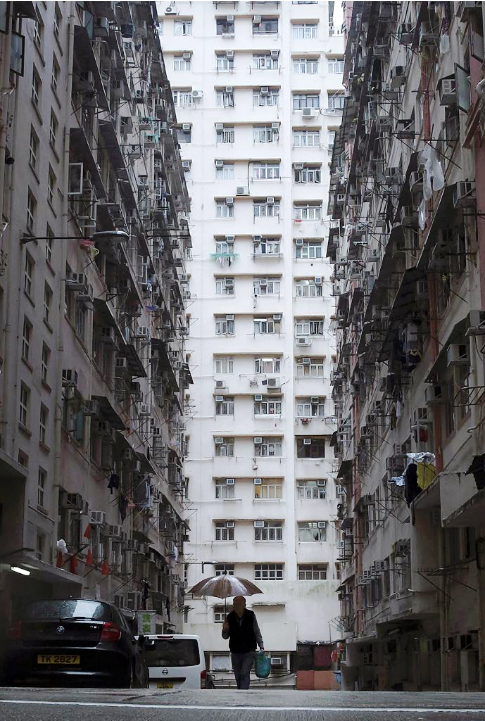Những căn hộ tí hon ở Hồng Kông là minh chứng rõ ràng nhất của sự đối lập giàu nghèo tại một trong những nơi có chi phí sinh hoạt đắt đỏ nhất thế giới này. 