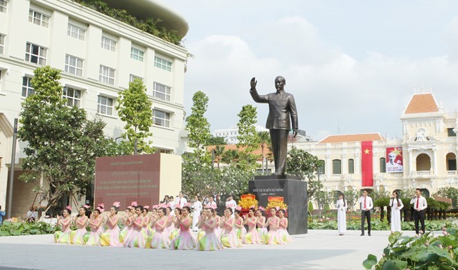 Ngày 19/5, Thành ủy, HĐND, UBND, Ủy ban MTTQ TPHCM tổ chức lễ dâng hương, dâng hoa tưởng nhớ Chủ tịch Hồ Chí Minh tại Bảo tàng Hồ Chí Minh - Chi nhánh TPHCM và Công viên Tượng đài Chủ tịch Hồ Chí Minh.