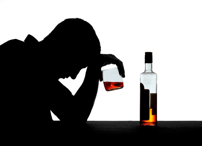Rượu có thể dẫn đến ung thư như thế nào?