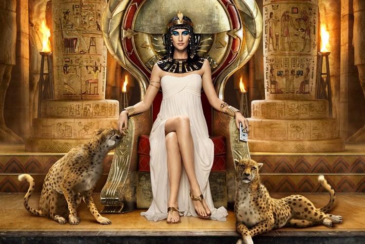 Ảnh 1: Đắp mặt nạ vàng là một trong những bí quyết làm đẹp của nữ hoàng Ai Cập Cleopatra