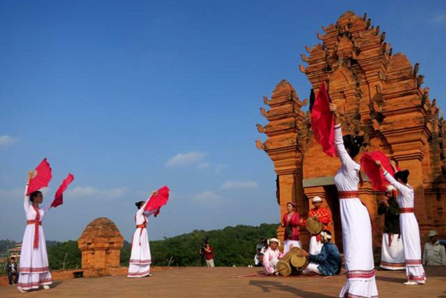Làng văn hóa du lịch các dân tộc Việt Nam