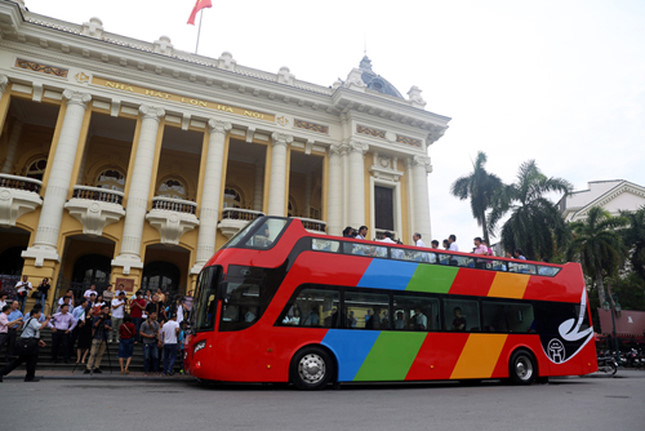 Xe buýt 2 tầng được Hanoi Transerco đưa ra chạy thử nghiệm vào tháng 6/2017. (Ảnh: Phong Vân)