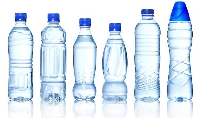 Nước đóng chai chứa thành phần vi nhựa kịch độc cho sức khỏe.