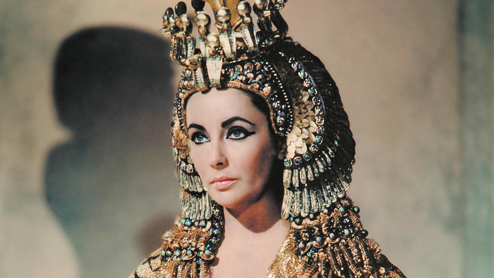 Nữ hoàng Cleopatra bảo tồn nhan sắc bằng thói quen làm đẹp xa xỉ