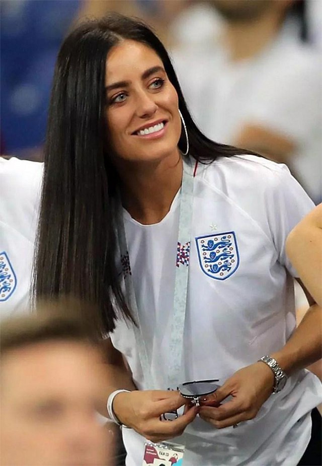 Bạn gái của Trung vệ Harry Maguire (Anh) rạng rỡ trên khán đài World Cup.