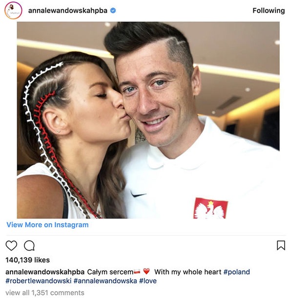 Vợ của cầu thủ Robert Lewandowski luôn cập nhật và gửi gắm thương yêu trên instagram.