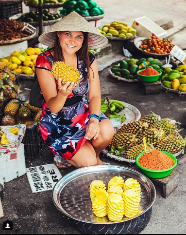 Snezhana chụp ở chợ cóc Việt Nam.