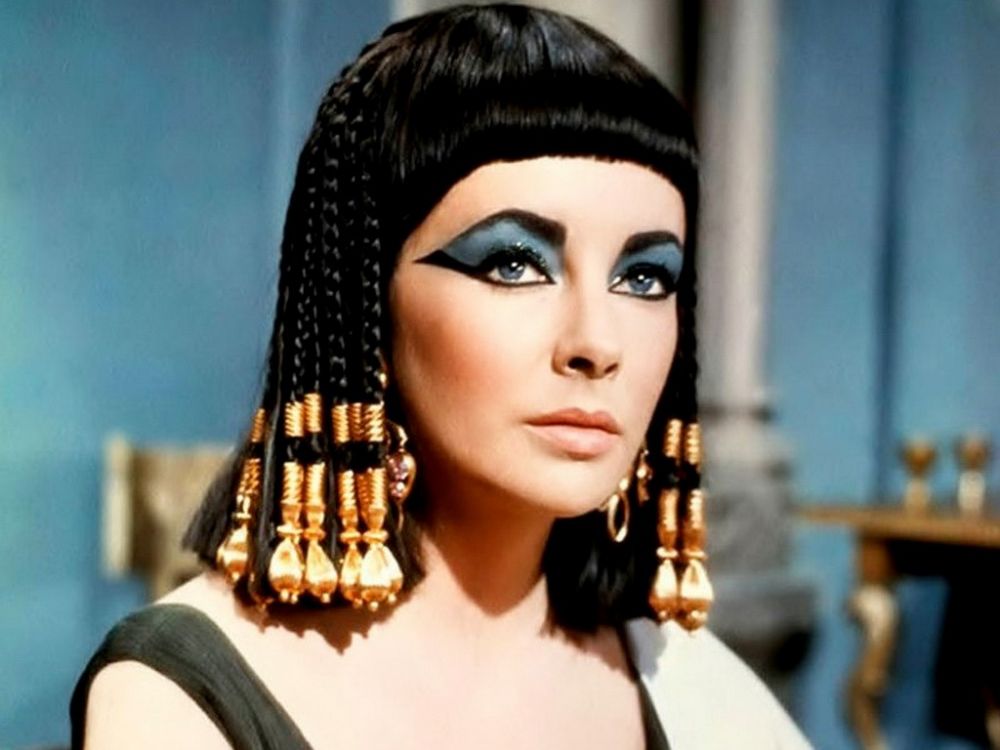 Huyền thoại Cleopatra với với vẻ đẹp bất tử và bí quyết làm đẹp từ vàng
