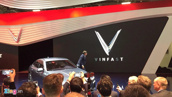 2 mẫu xe hơi của VinFast đã chính thức trình làng tại triển lãm Paris Motor Show.