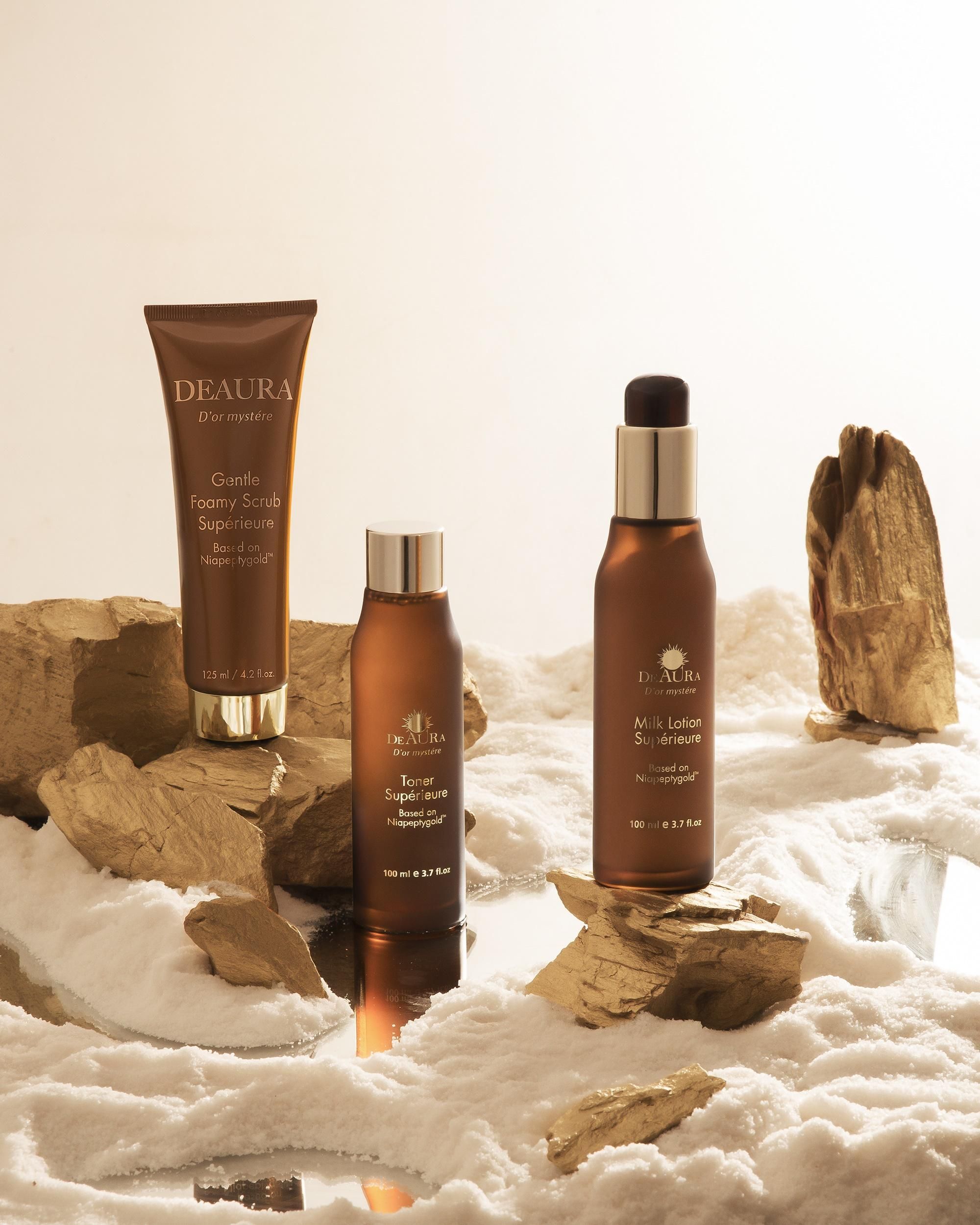 3 sản phẩm trong bộ mỹ phẩm DeAura giúp làm sạch da