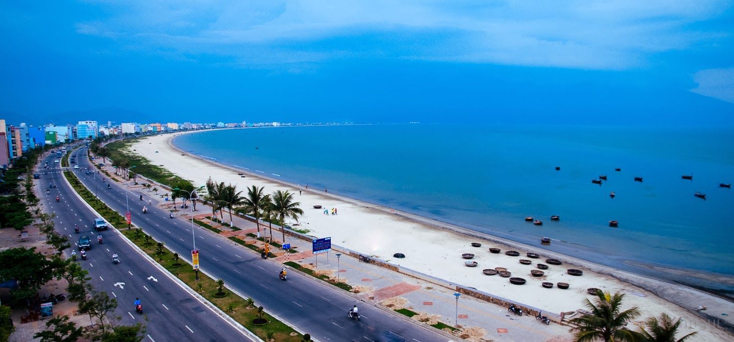 Đà Nẵng nổi tiếng với bãi biển trải dài