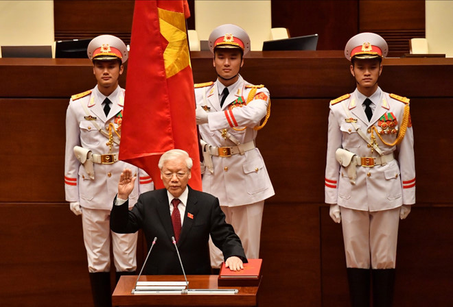 Tổng Bí thư, Chủ tịch nước Nguyễn Phú Trọng thực hiện nghi thức tuyên thệ. Ảnh Zing